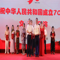 ���ґcף�������ڡ�������ע��(c��)��(hu��)Ӌ(j��)���ИI(y��)�cף���A���񹲺͇�(gu��)����70������ˇ�R�ݡ��Иs�@һ�Ȫ�(ji��ng)����(y��u)�㪄(ji��ng)